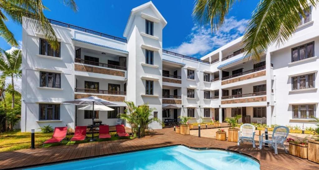 Sunkissed - Brand New Beach Apartment Located 50M From Beach Flic en Flac Luaran gambar