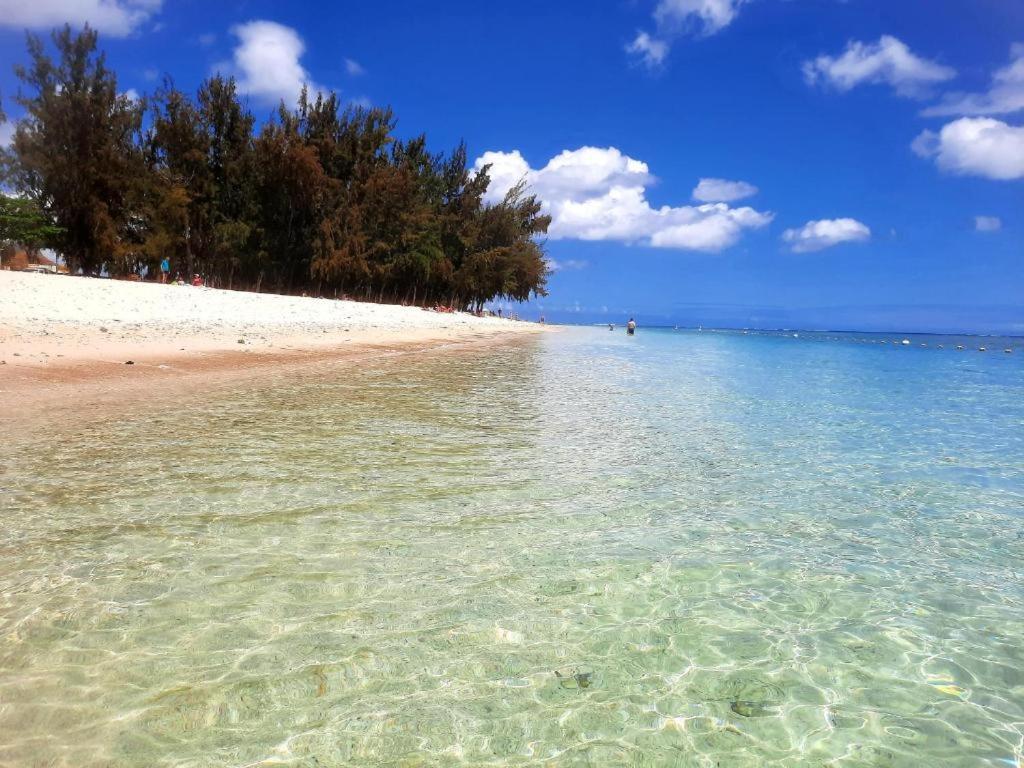 Sunkissed - Brand New Beach Apartment Located 50M From Beach Flic en Flac Luaran gambar