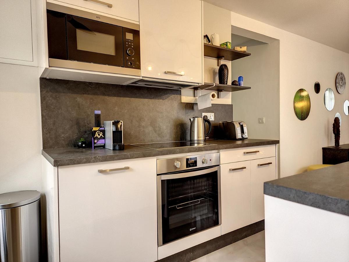 Sunkissed - Brand New Beach Apartment Located 50M From Beach Flic en Flac Luaran gambar