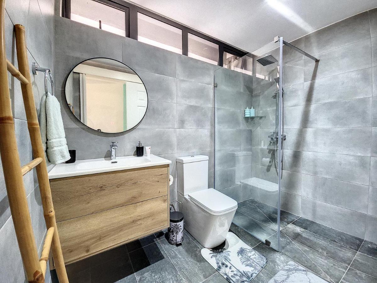 Sunkissed - Brand New Beach Apartment Located 50M From Beach Flic en Flac Luaran gambar